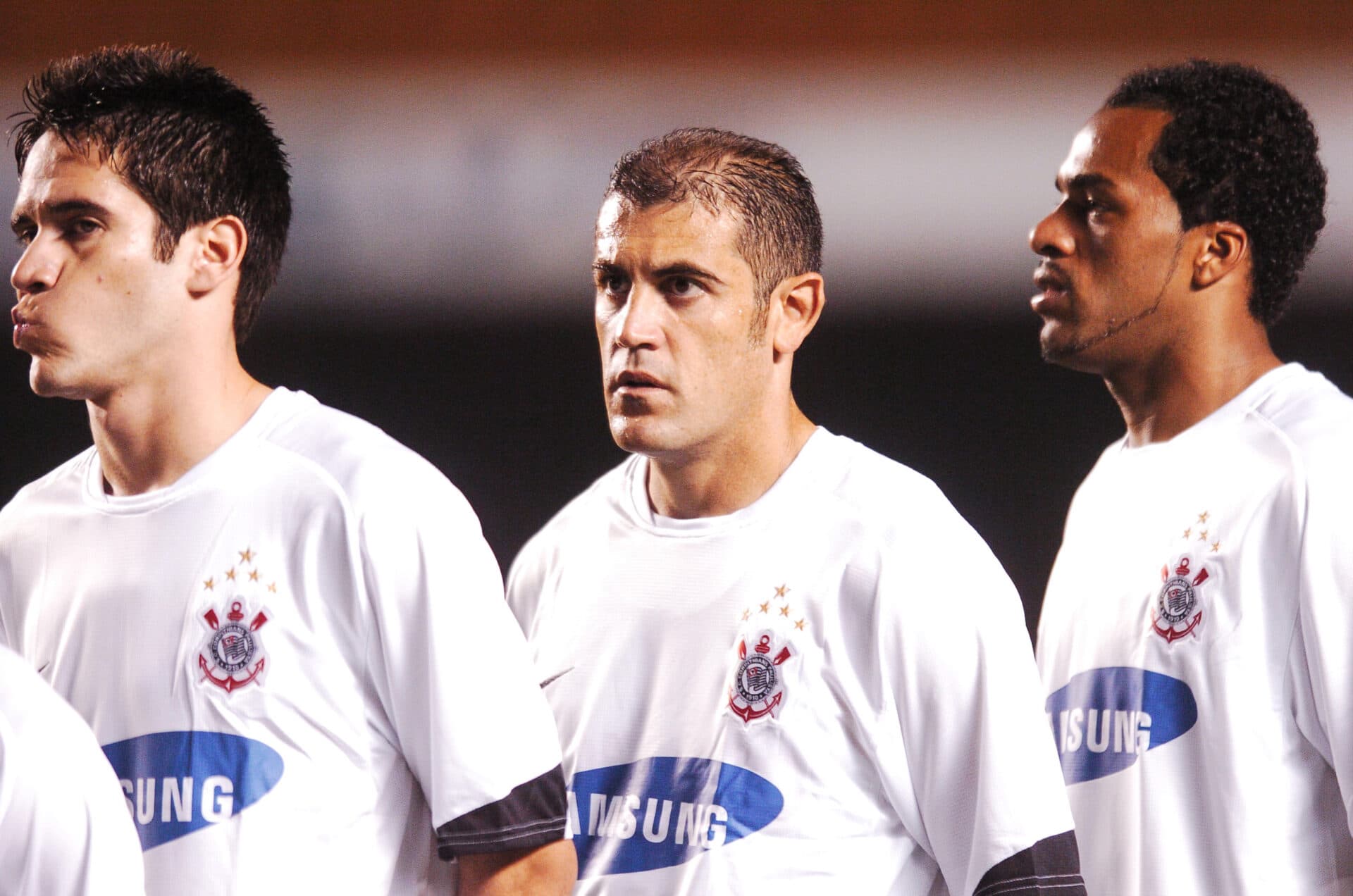 Finazzi (centro) com a camisa do Corinthians