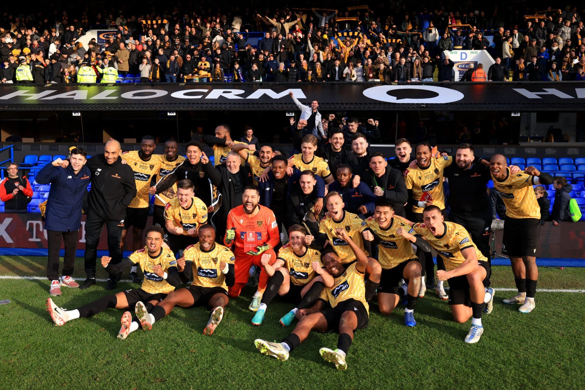 Maidstone celebra classificação inédita para as oitavas de final da FA Cup - Divulgação / FA Cup