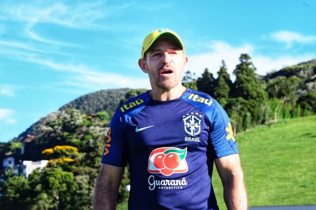 Ramon teve oito jogadores desconvocados - Alexandre Battibugli/Placar