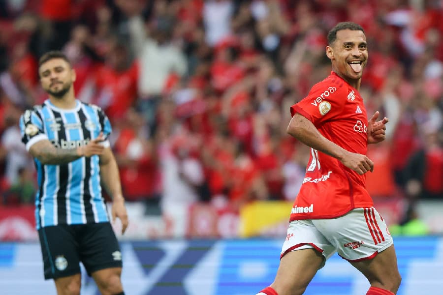 Alan Patrick comemora após marcar no Grenal, em seguida à eliminação na Libertadores - Ricardo Duarte/Internacional