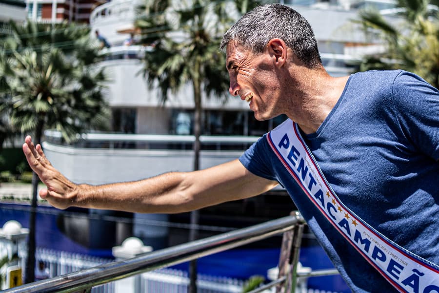 Na avenida Beira-Mar, em Fortaleza, na comemoração pelo inédito pentaestadual – o terceiro dele - Lucas Emanuel/Fortaleza EC