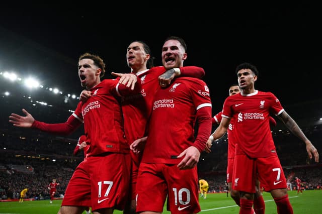 Alexis Mac Allister comemora o segundo gol do Liverpool, desempatando a partida - Paul Ellis/AFP