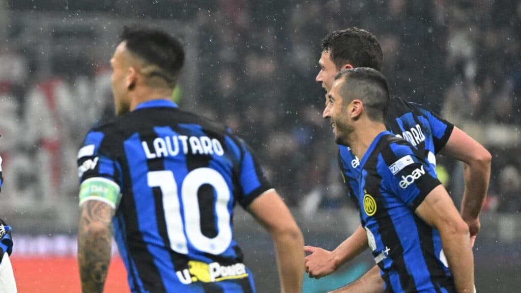 Feyenoord desafia a Inter de Milão em busca do improvável na Champions League.