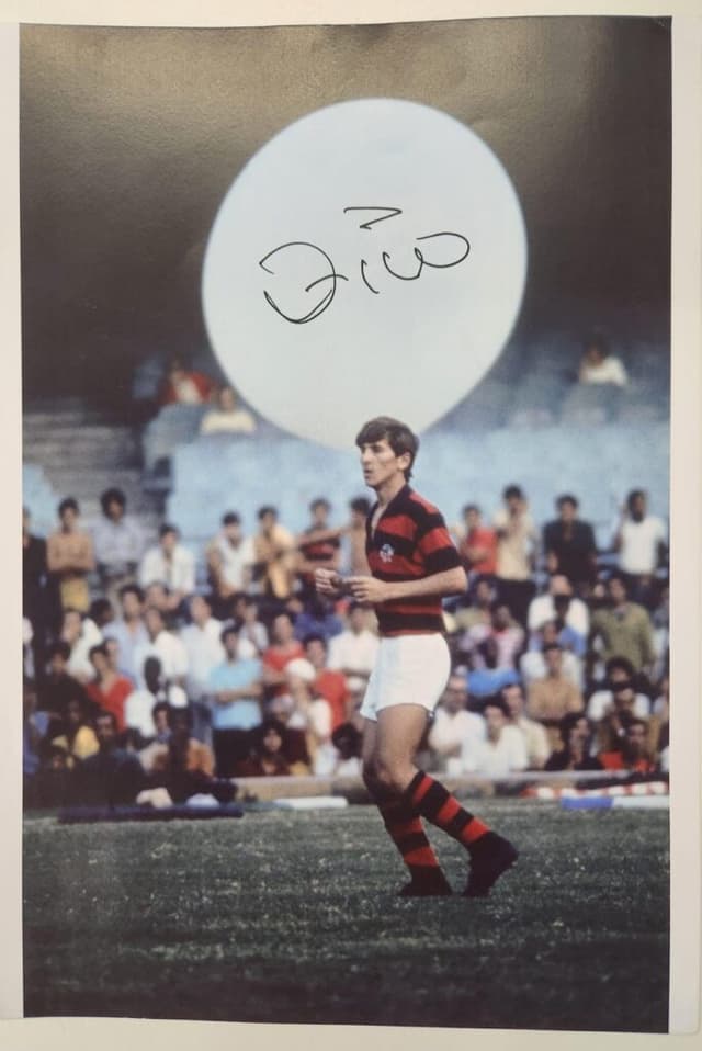 Primeira foto de Zico publicada na PLACAR, em 1974, autografada pelo ídolo