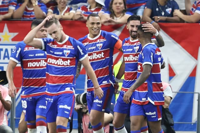 Fortaleza comemora um dos gols contra o Boca Juniors - EFE/ Jarbas Oliveira