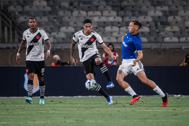 O último confronto entre os dois acabou 2x2 - Leandro Amorim/Vasco