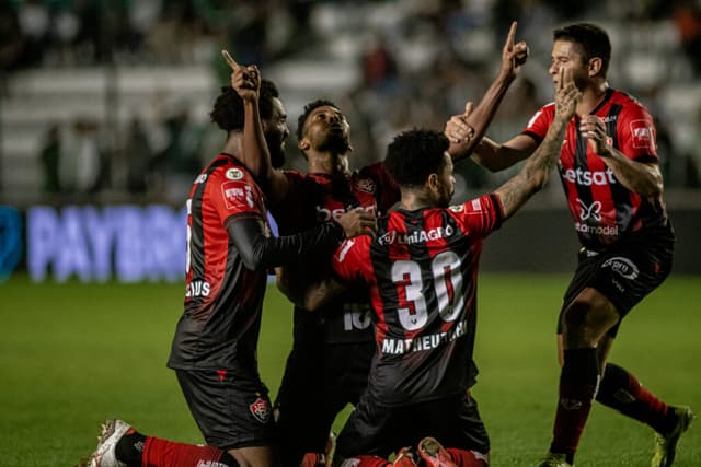 Time do Vitória comemora gol pelo Brasileirão - Divulgação / EC Vitória