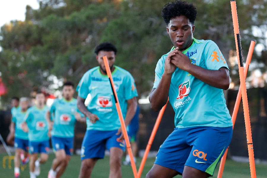 Endrick ainda deve figurar no banco de reservas na segunda partida - Rafael Ribeiro/CBF