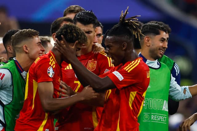 Nico Williams e Lamine Yamal durante a Euro - EFE/Alberto Estévez
