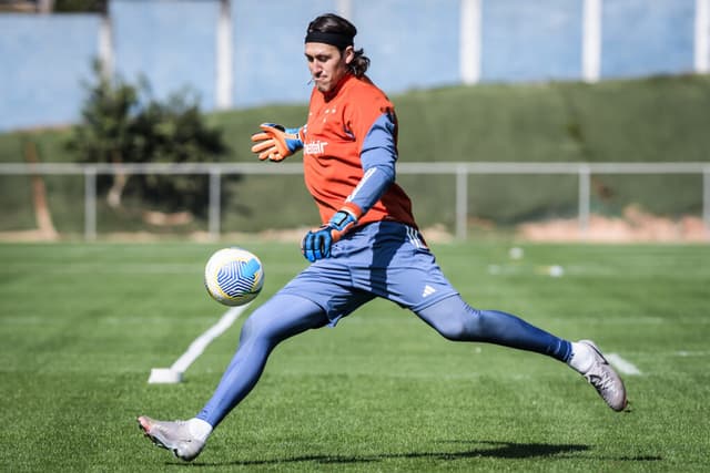 Cássio, goleiro do Cruzeiro, vai trabalhar com os pés no time de Diniz - Gustavo Aleixo/Cruzeiro