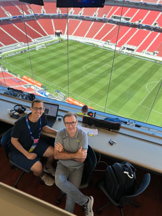 Klaus Richmond e Leandro Quesada,no Levi’s Stadium, em Santa Clara: