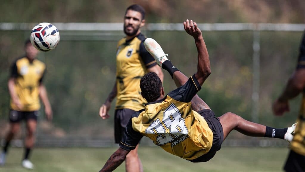 Times buscam primeira vitória: assista a Athletic x Volta Redonda pelo Campeonato Brasileiro