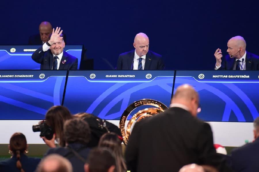 Alejandro Domínguez e Gianni Infantino no 75º Congresso da Fifa - DANIEL DUARTE / AFP