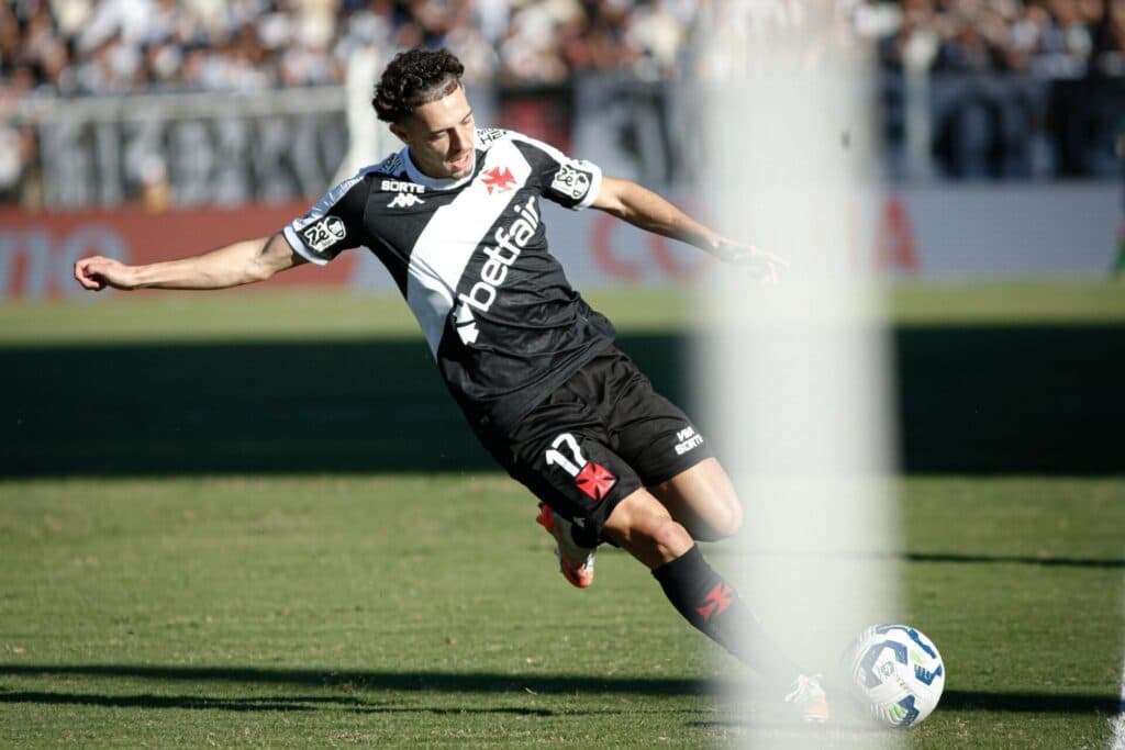 Nuno Moreira, em ação pelo Vasco contra o Operário - Matheus Lima/Vasco
