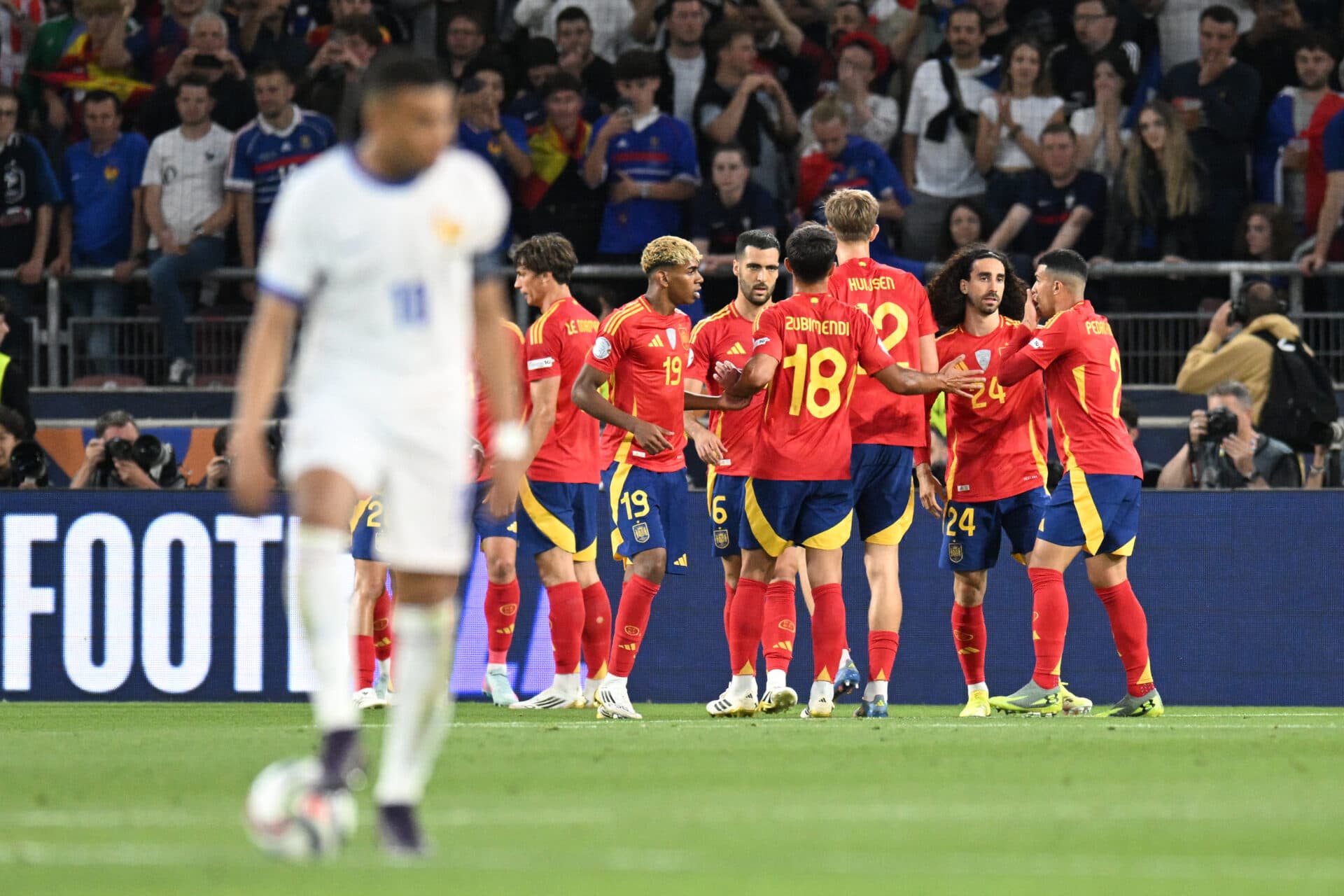 Espanha largou na frente contra a França na semifinal da Nations League de 2025 - THOMAS KIENZLE / AFP