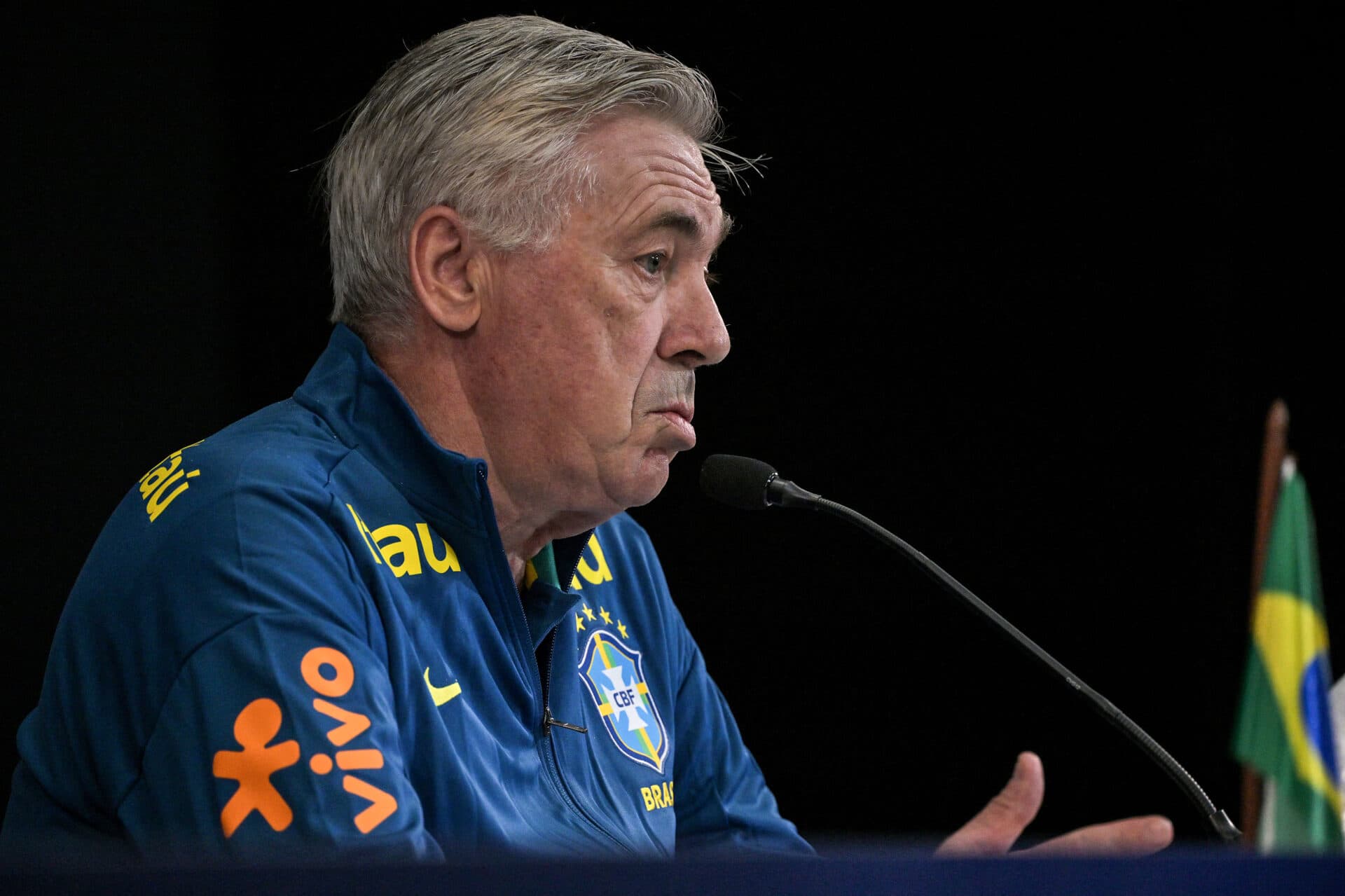Carlo Ancelotti durante entrevista coletiva da seleção - Nelson Almeida/AFP