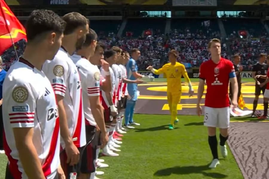 Marius Høibråten passou reto pelos atletas do River Plate - Reprodução/Cazé TV