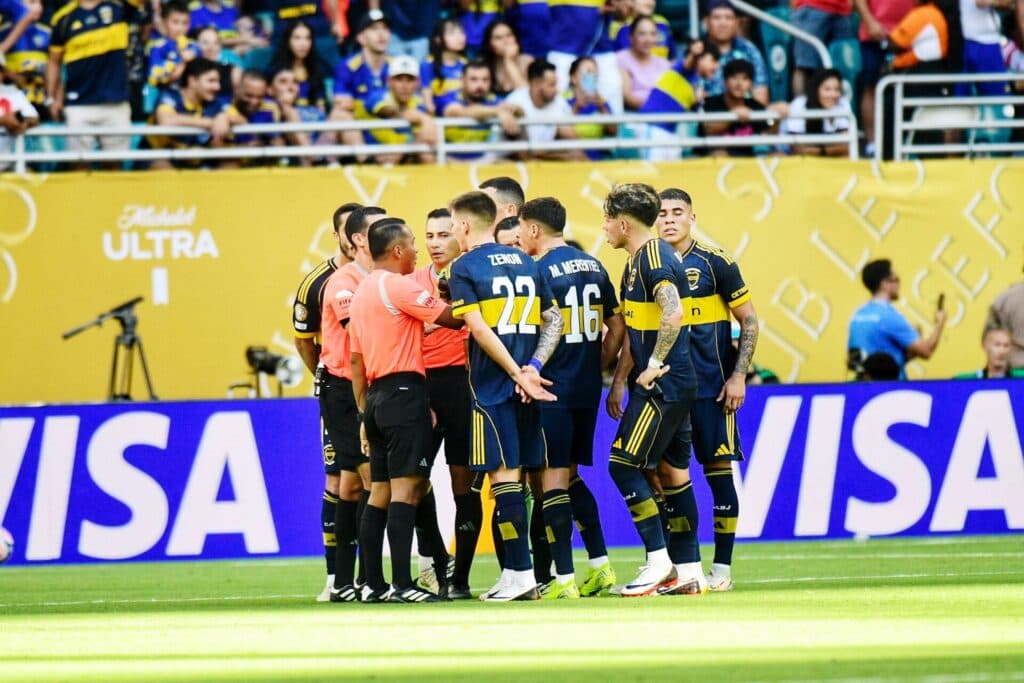 Boca Juniors e Benfica fizeram jogo movimentado pelo Grupo C do Mundial de Clubes - Alexandre Battibugli/PLACAR