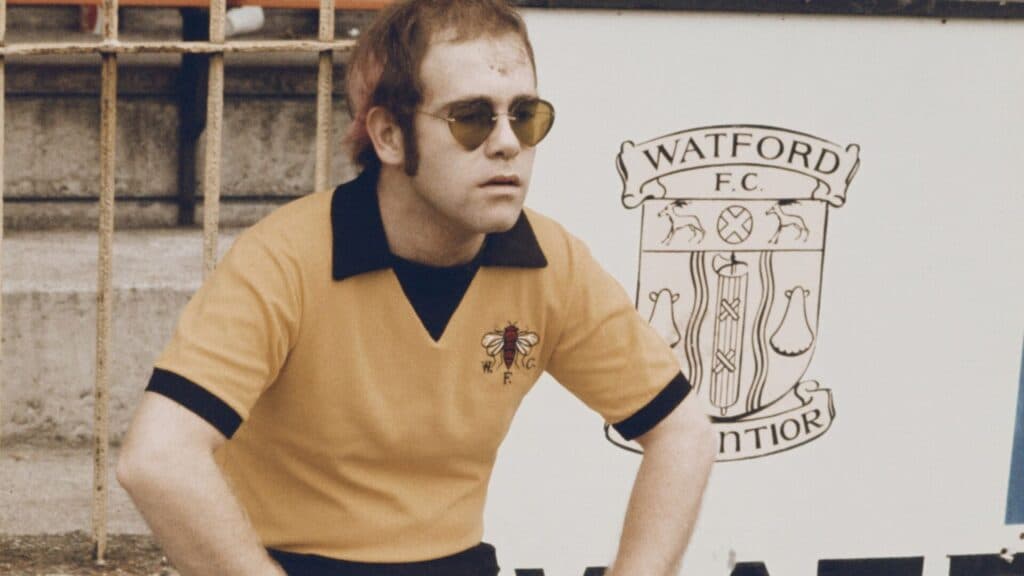 Elton John jovem com a camisa do Watford - Reprodução / Internet