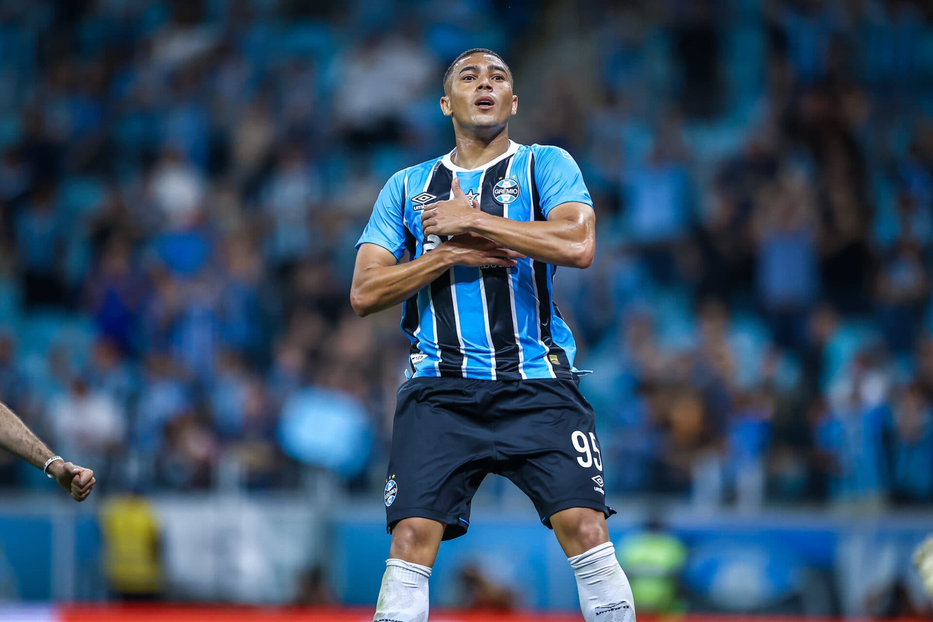Carlos Vinicius foi o destaque do Grêmio - LUCAS UEBEL/GREMIO FBPA