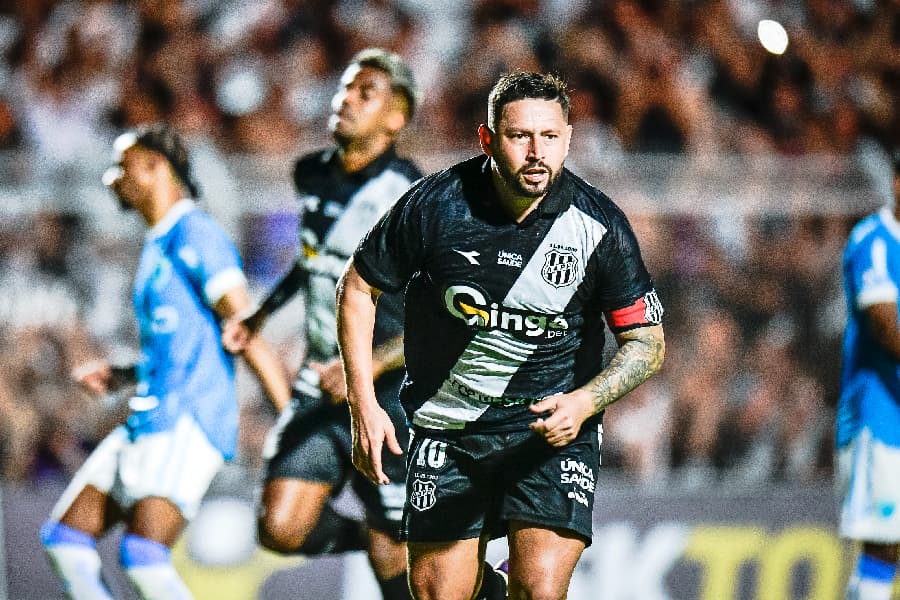 Élvis, camisa 10, foi o destaque da Ponte Preta na Série C do Brasileirão 2026 - Alexandre Battibugli/PLACAR