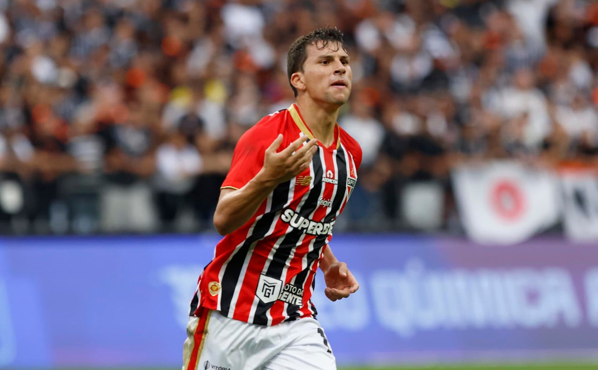 Tapia marcou pelo São Paulo na casa do Corinthians - Créditos: Rubens Chiri / São Paulo FC