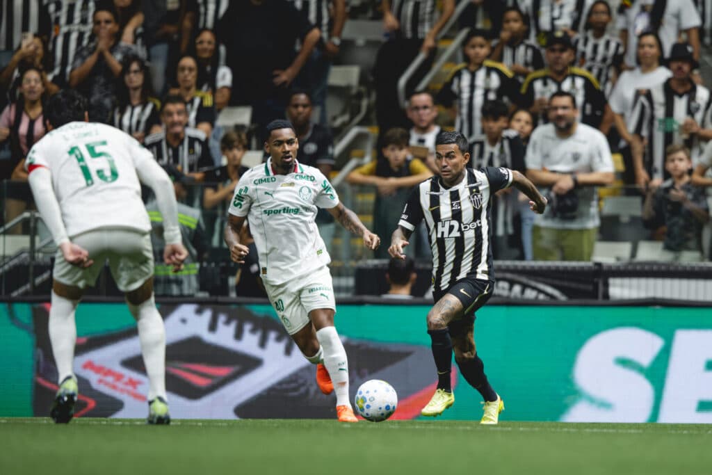 Allan, do Palmeiras, e Dudu, do Atlético Mineiro, pelo Brasileirão - Pedro Souza / Atlético