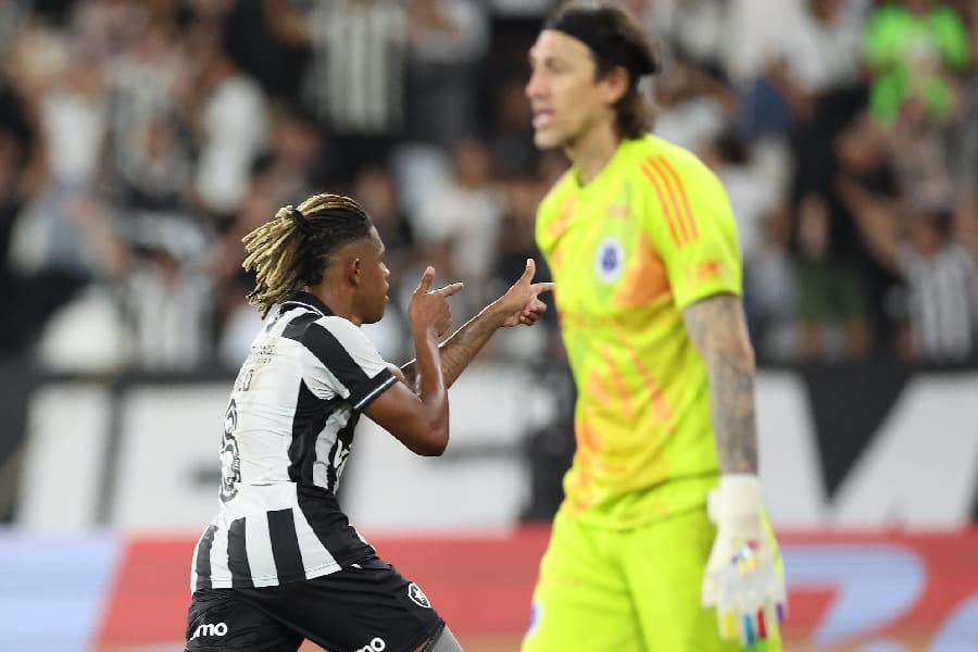 Danilo marcou dois gols na goleada do Botafogo sobre o Cruzeiro, de Cássio - Vitor Silva/Divulgação/Botafogo