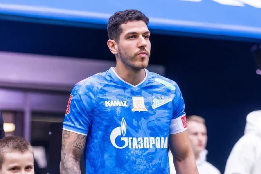 Nino com a camisa e faixa de capitão pelo Zenit - Reprodução / Nino