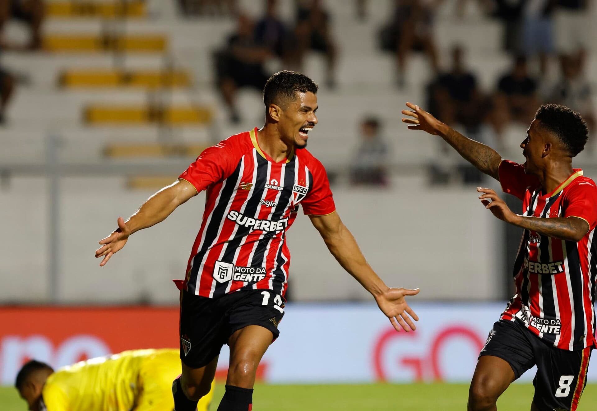 Lucas Ramon abriu o placar para o São Paulo contra a Ponte Preta - Rubens Chiri/Divulgação/São Paulo FC