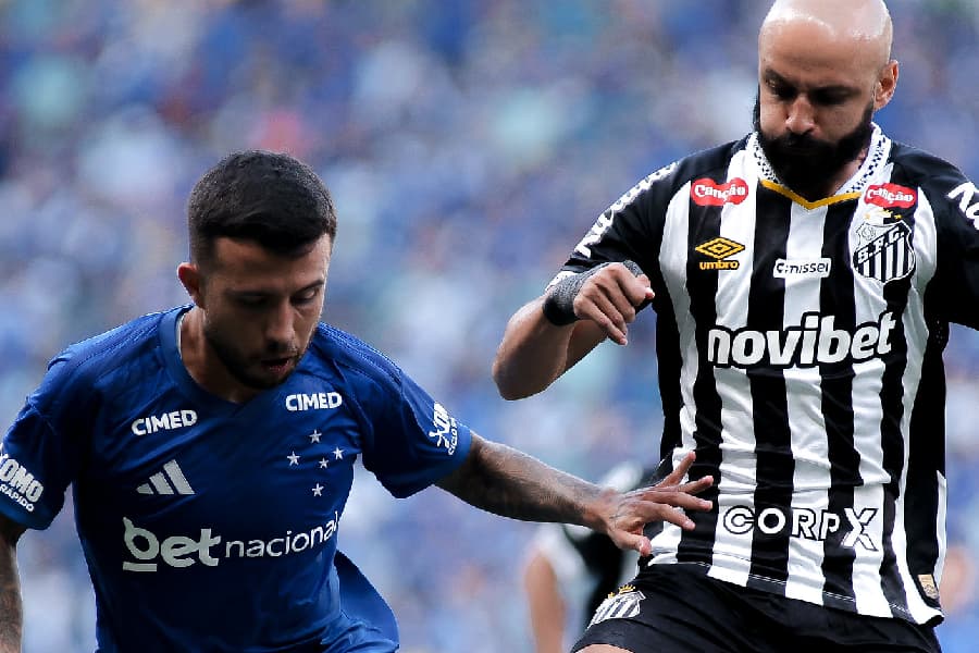 Matheus Henrique e Thaciano em ação no Mineirão - Gustavo Martins/ Cruzeiro