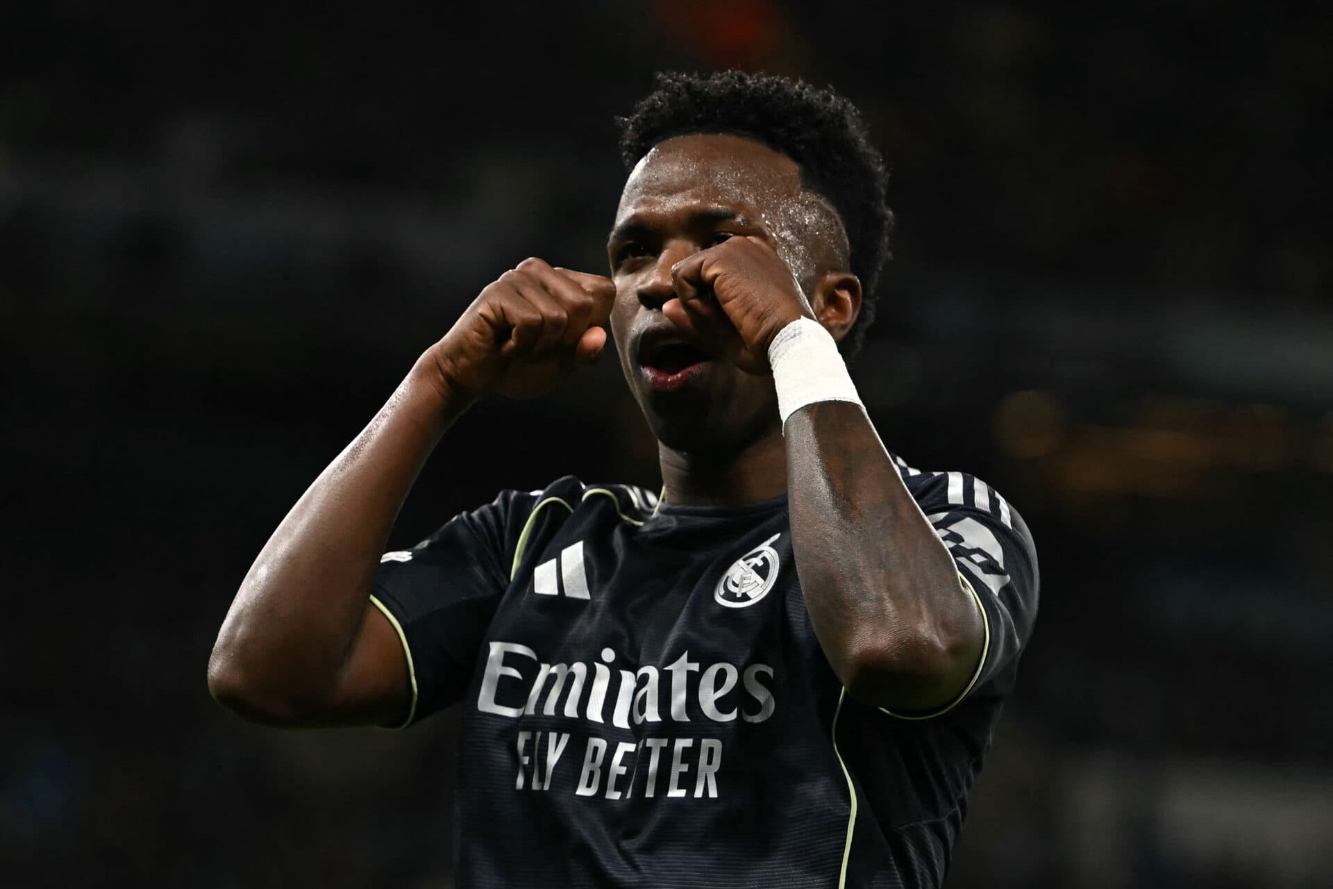 Vini Jr. comemora gol do Real contra o City com