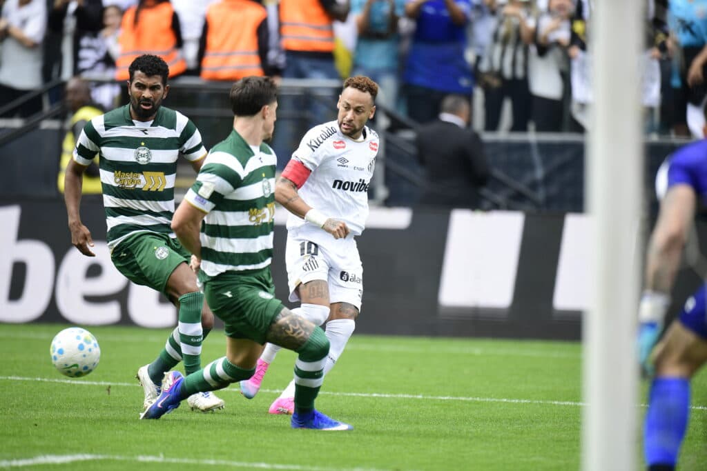 Neymar em ação contra o Coritiba, na Neo Química Arena
