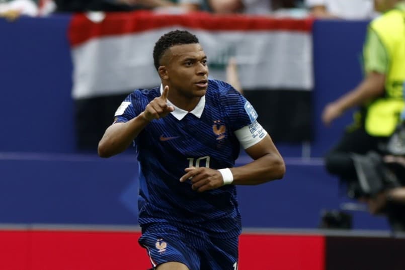 Mbappé comemora gol da França contra o Iraque - EFE / Will Oliver