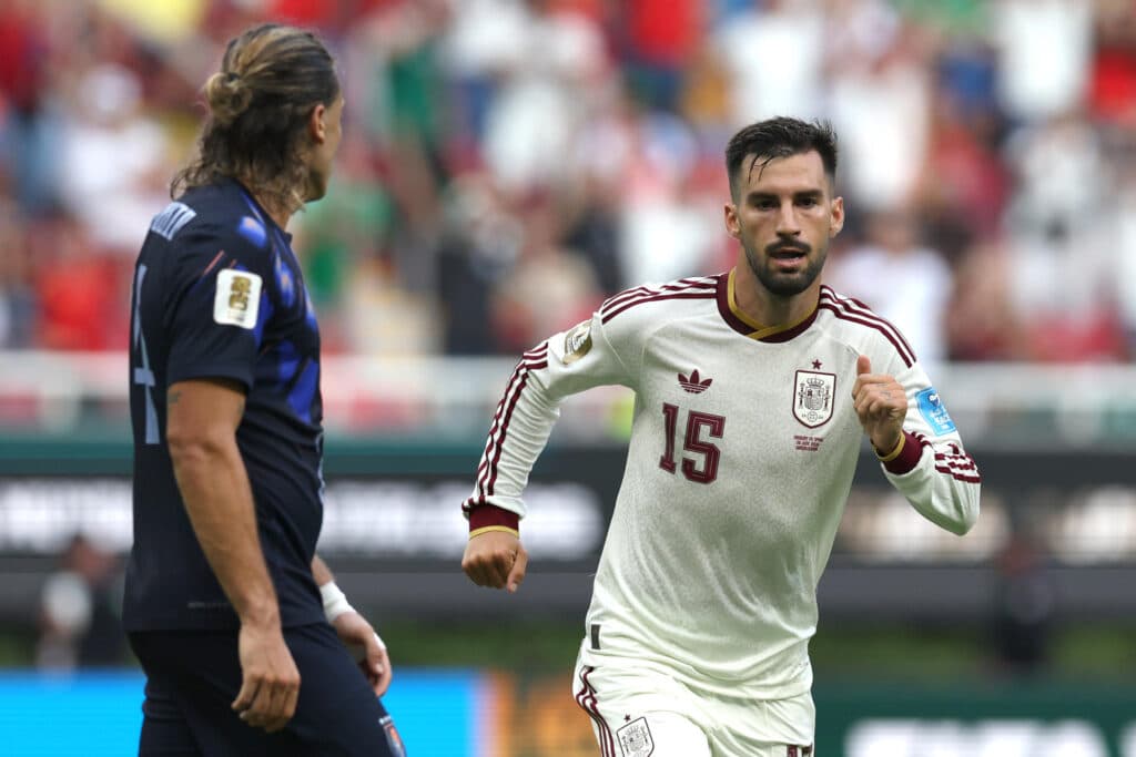 Álex Baena celebra o gol da Espanha diante do Uruguai em Guadalajara pela Copa do Mundo de 2026 (EFE/ Alex Cruz)