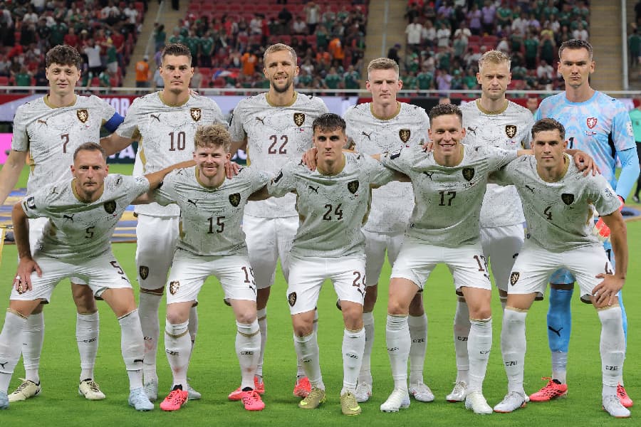 Seleção da Tchéquia posa para foto antes do duelo contra a Coreia do Sul - EFE/EPA/YONHAP SOUTH KOREA OUT