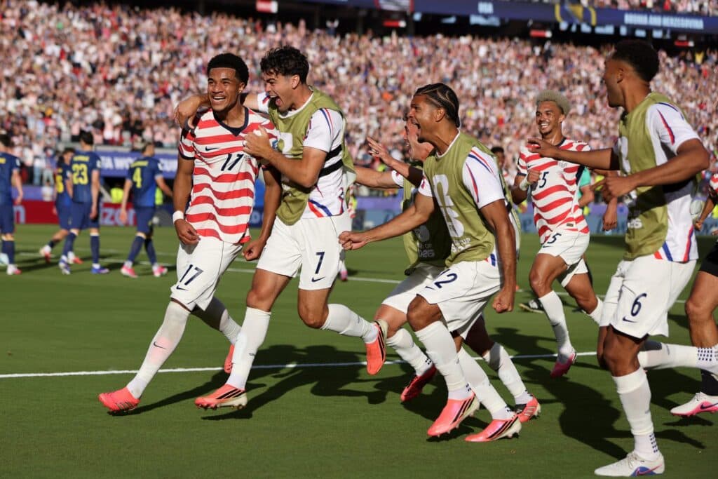Malik Tillman marcou o segundo gol dos EUA diante da Bósnia em San Francisco (EFE/EPA/BENJAMIN FANJOY)
