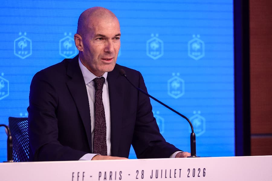 Zinédine Zidane, novo técnico da França, durante entrevista coletiva - EFE/EPA/TERESA SUAREZ
