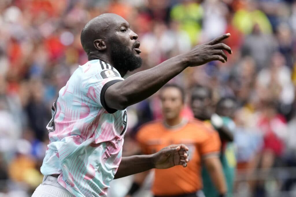 Romelu Lukaku comemora seu gol pela Bélgica diante de Senegal (EFE/EPA/STEPHEN BRASHEAR)