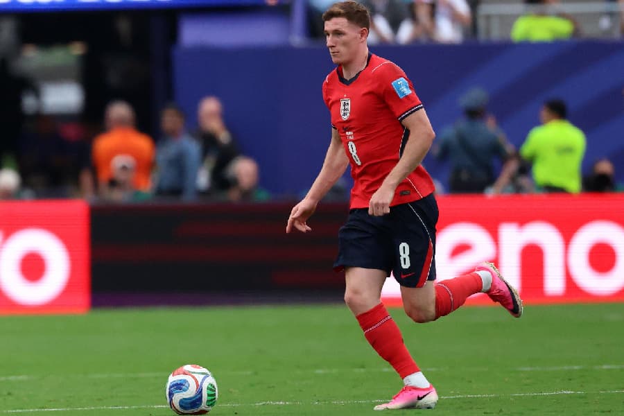 Elliot Anderson em ação pela Inglaterra na Copa do Mundo de 2026 (EFE/EPA/OLGA FEDOROVA)