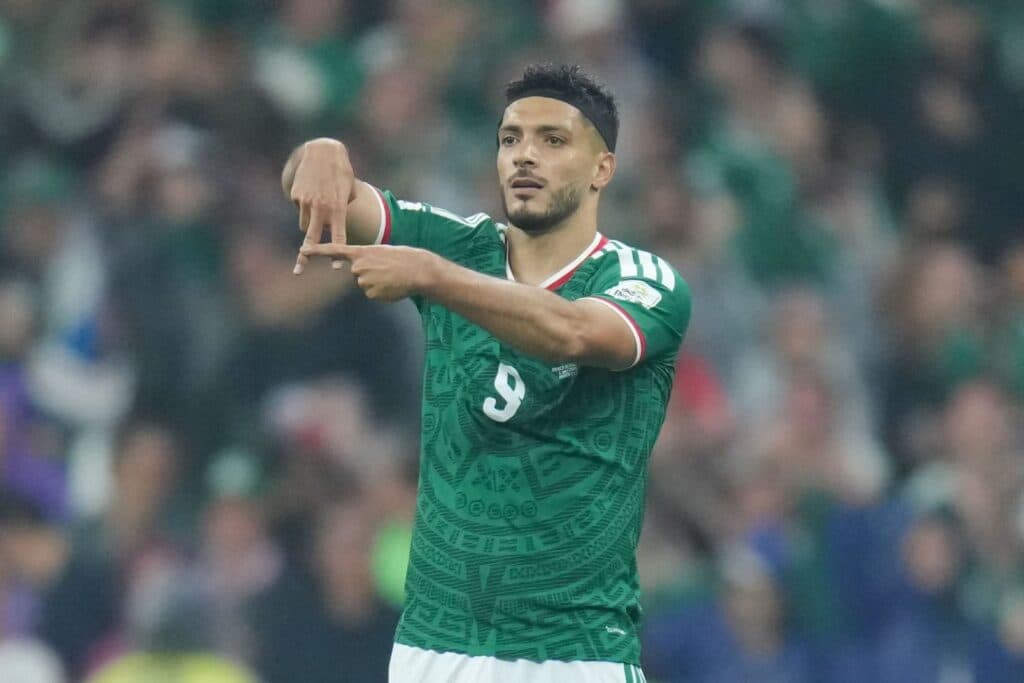 Raúl Jiménez, camisa 9 da seleção mexicana
