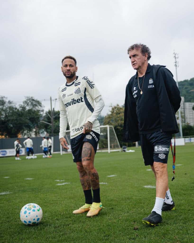 Neymar e Cuca em conversa durante treinamento no CT Rei Pelé - Raul Baretta/Santos FC
