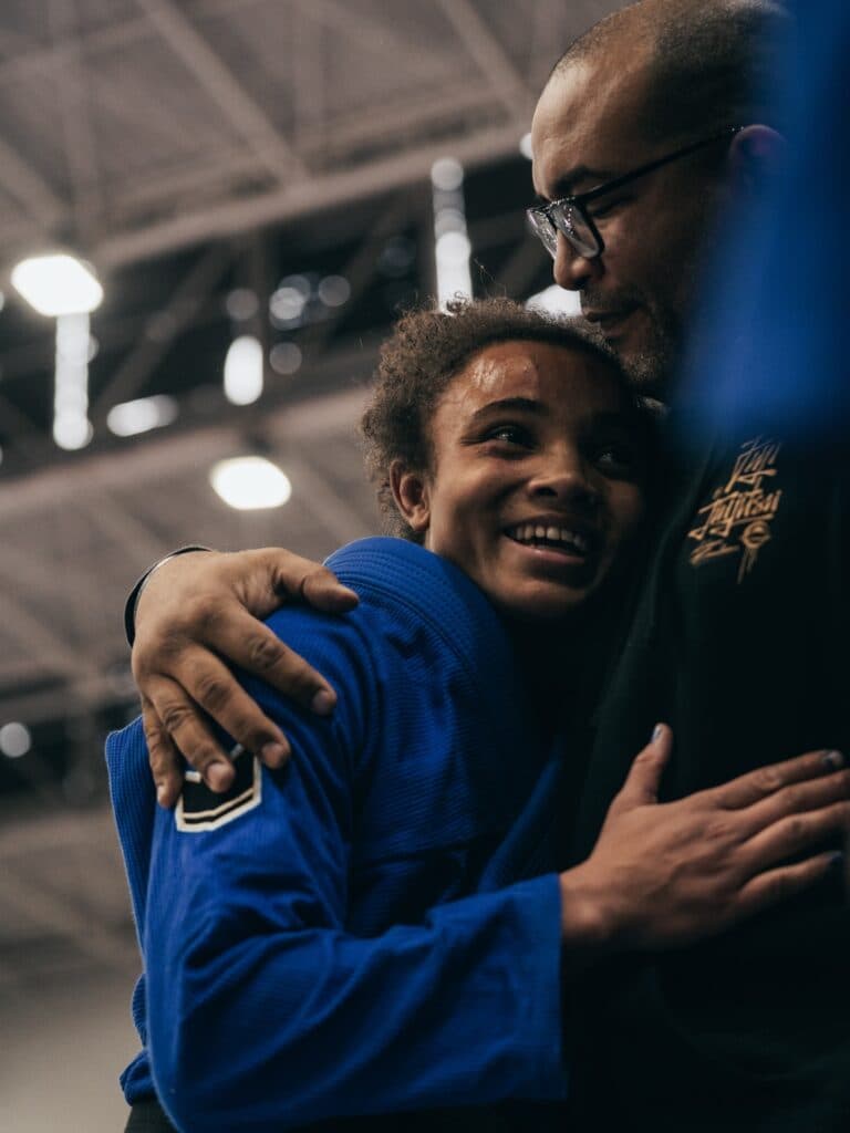 Cassia Moura e Bruno Bastos, técnico da atleta, comemoram título no Europeu de Jiu-Jitsu, este ano, em Portugal. Foto: Gabriel Mendes