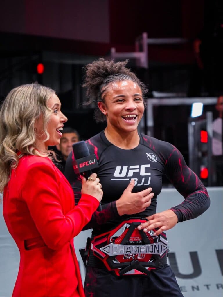Atual campeã do UFC no peso galo feminino, Cassia Moura está diante de uma oportunidade única na organização. Foto: Divulgação / UFC BJJ