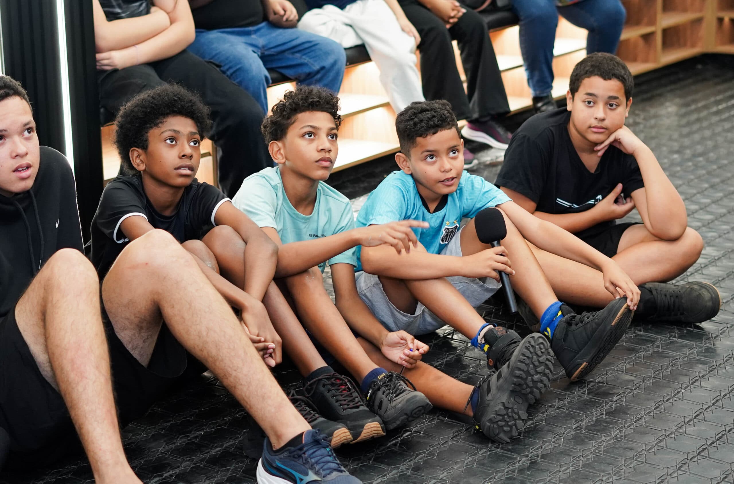 Alunos fizeram diversas perguntas sobre o dia a dia dos jogadores e curiosidades no vestiário - Divulgação/Seduc
