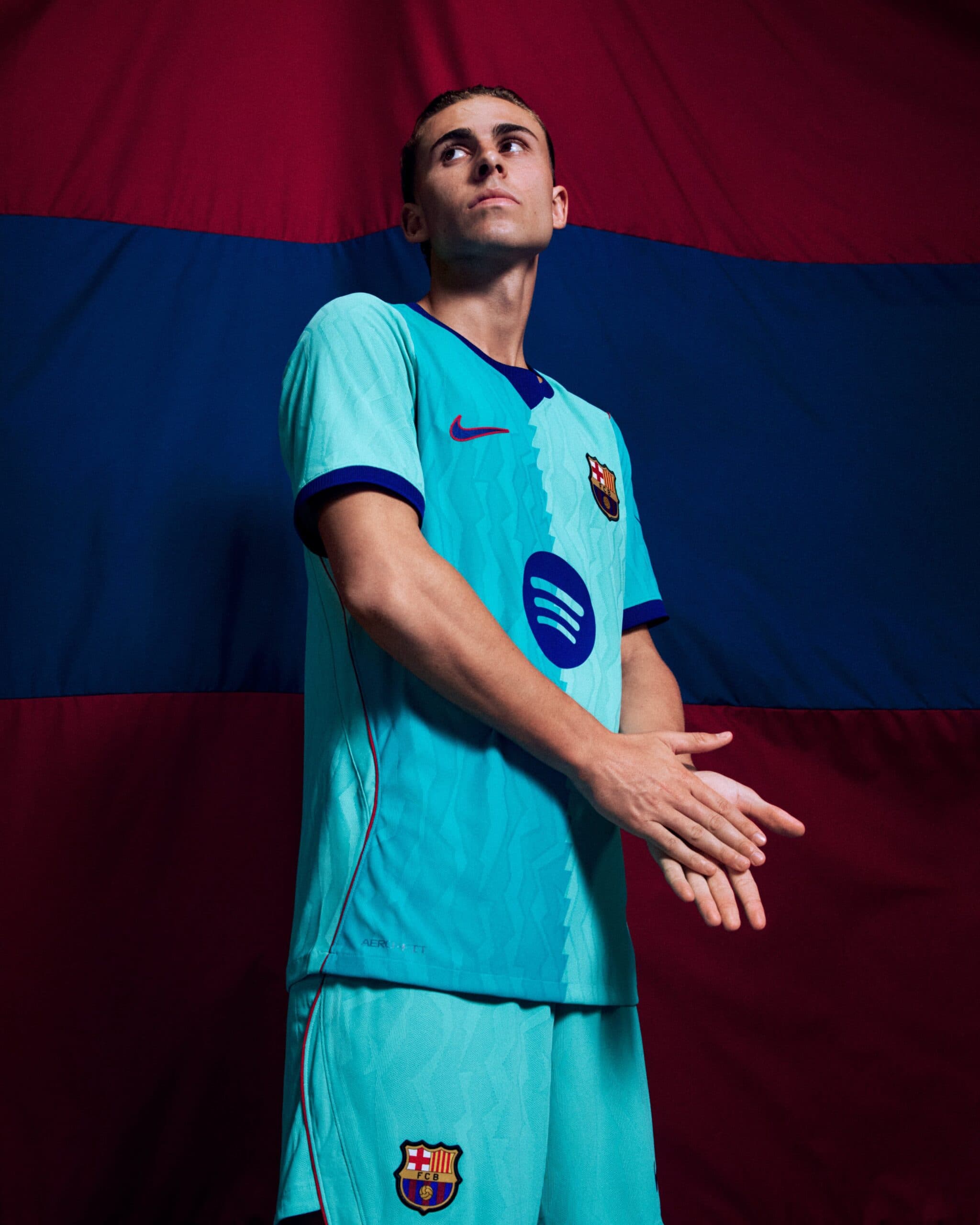 Fermín López com o terceiro uniforme do Barcelona - Reprodução/@FCBarcelona