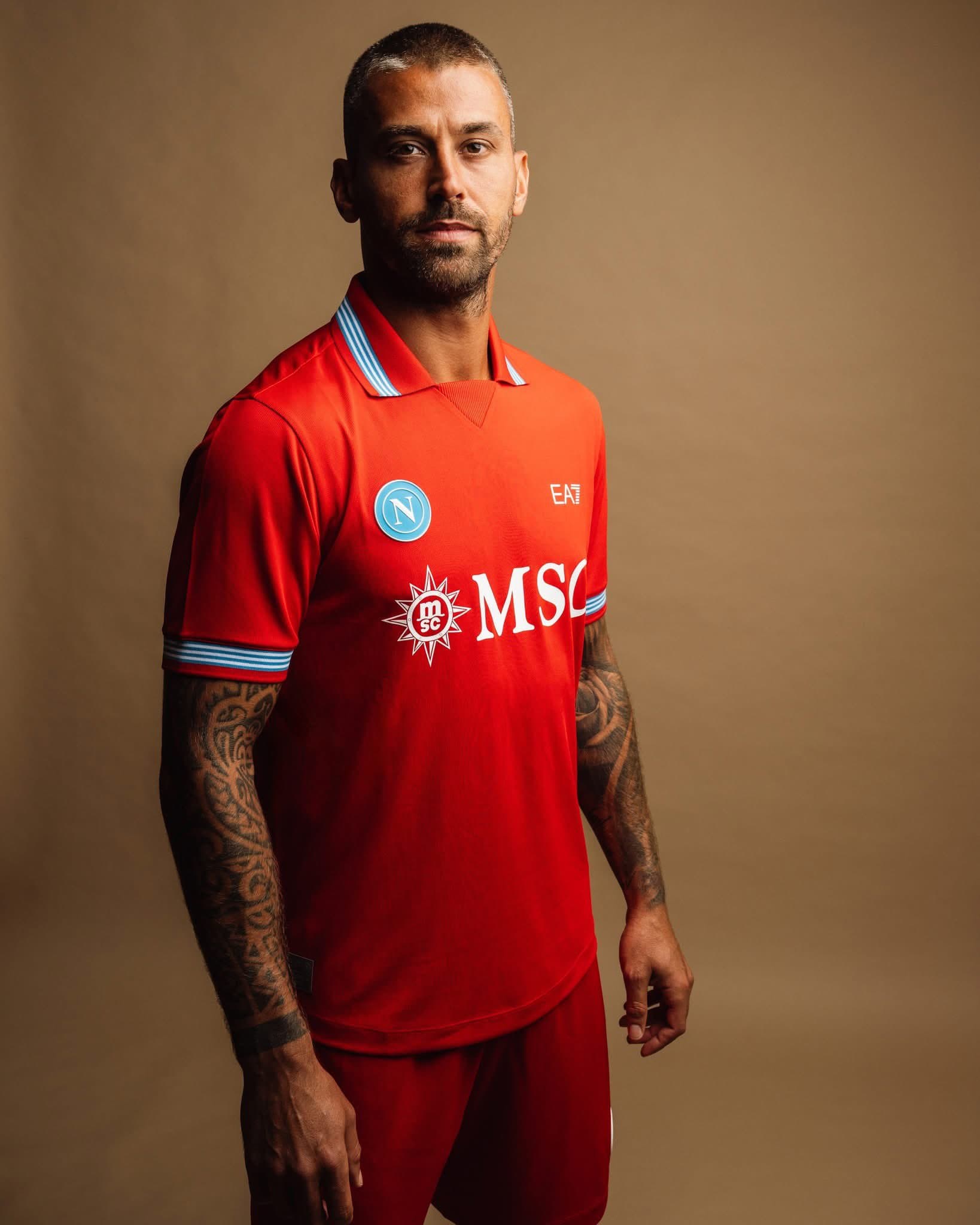 Spinazzola com o terceiro uniforme do Napoli - Reprodução/@sscnapoli