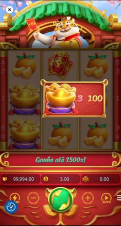 Tela do jogo Fortune Tiger destacando os símbolos de lingotes de ouro e outros elementos como a laranja