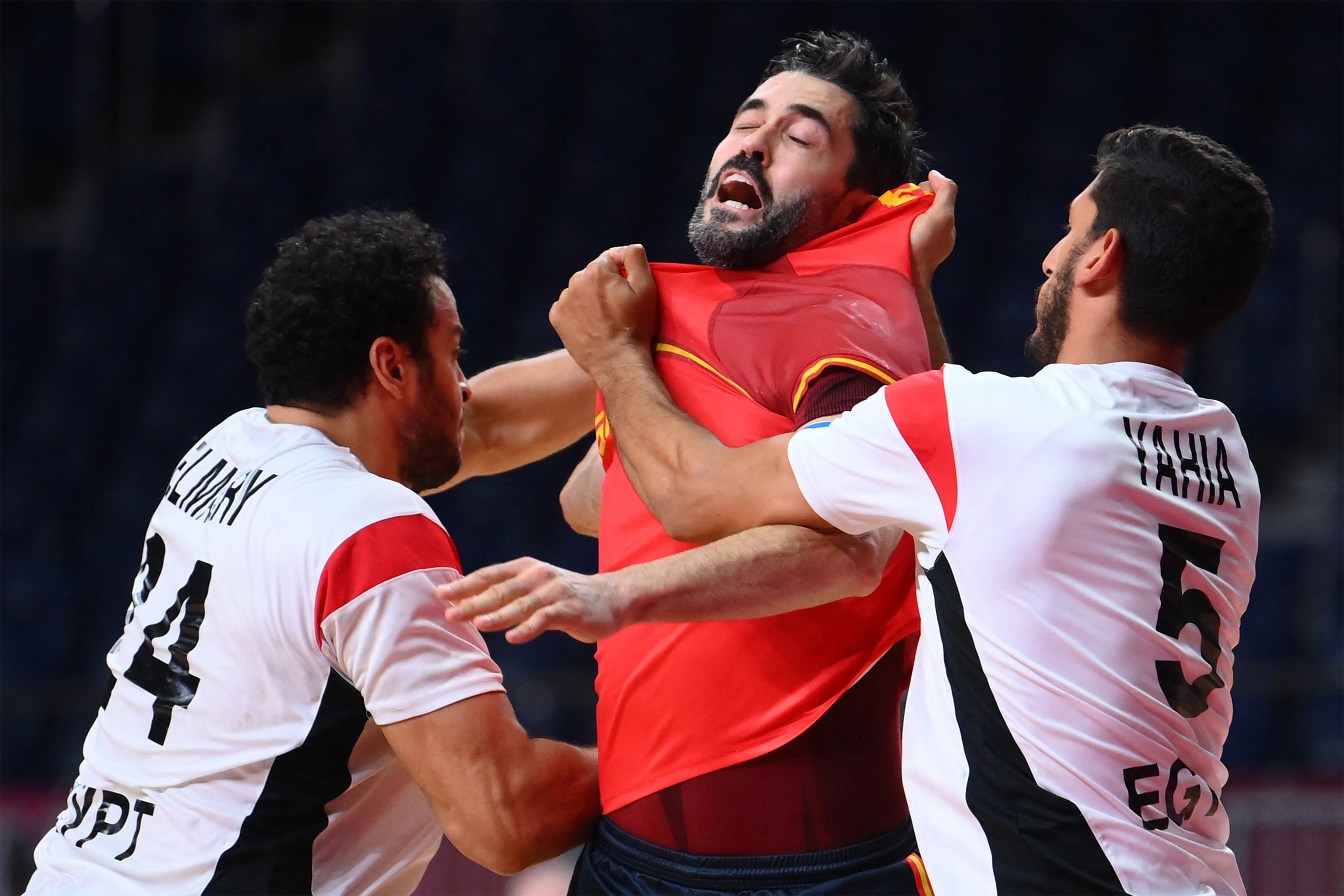 Spain's centre back Raul Entrerrios (C) is challenged by Egypt's pivot Ibrahim El Masry (L) during the men's bronze medal handball match between Egypt and Spain of the Tokyo 2020 Olympic Games at the Yoyogi National Stadium in Tokyo on August 7, 2021. (Photo by Franck FIFE / AFP)