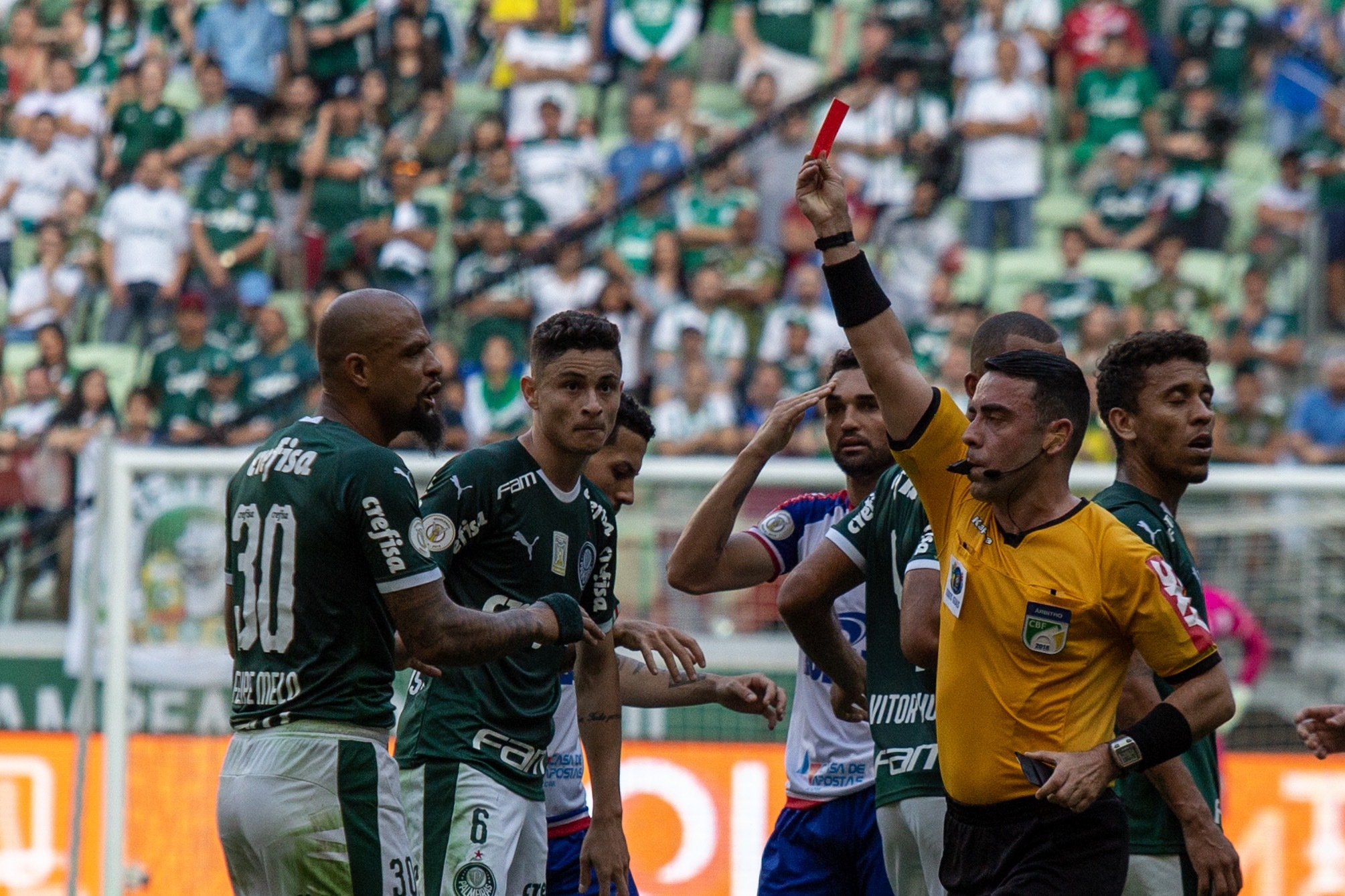 STJD pune Felipe Melo por cotovelada em jogador do Bahia